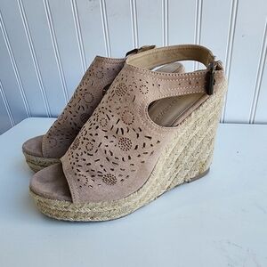 WILD DIVA LOUNGE Taupe Beige Lace Up Platform Heeled Wedge Sandals Sz 8